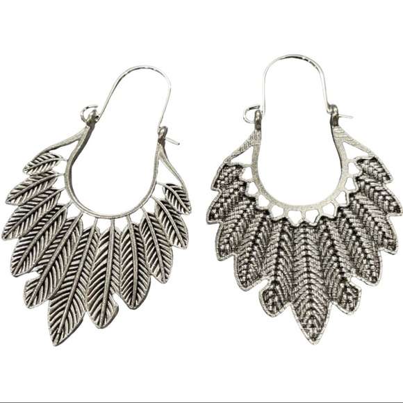Feather Circle Shaped Hoop Earrings In Silver Tone * www.MyPrivateStyle.com
